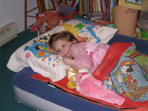 Little Cousin camps out in Ane's room