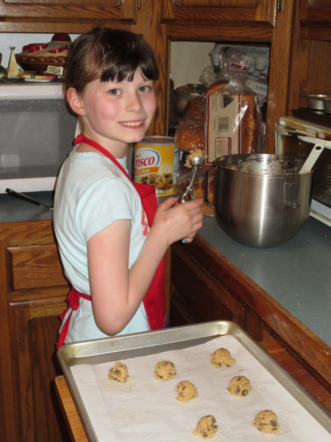 Ane bakes cookies